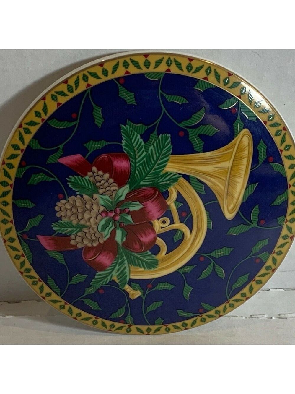 Mikasa Holiday Christmas Trinket Box Round
